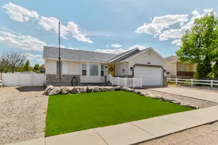 4977 W Cave Peak Dr, Riverton, UT 84065 - Photo 2