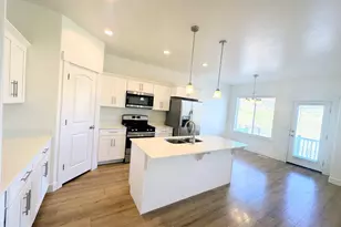 16042 S Bodmin Way, Bluffdale, UT 84065 - Photo 2