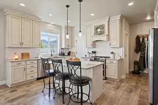 695 S 400 E, Hyrum, UT 84319 - Photo 2