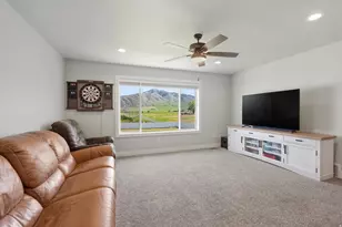 695 S 400 E, Hyrum, UT 84319 - Photo 22