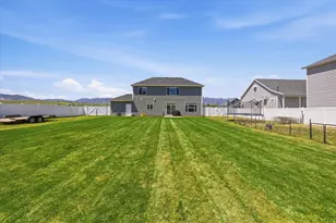 695 S 400 E, Hyrum, UT 84319 - Photo 32