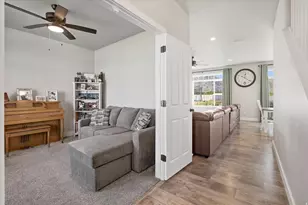 695 S 400 E, Hyrum, UT 84319 - Photo 8