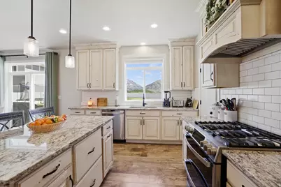 695 S 400 E, Hyrum, UT 84319 - Photo 18