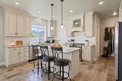 695 S 400 E, Hyrum, UT 84319 - Photo 14