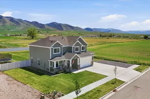 695 S 400 E, Hyrum, UT 84319 - Photo 32
