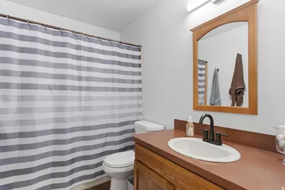 2144 E 3000 N, Layton, UT 84040 - Photo 28