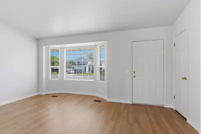 104 W 525 N, Layton, UT 84041 - Photo 4