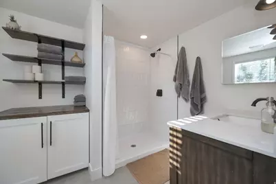 2457 E 2100 S, Salt Lake City, UT 84109 - Photo 14