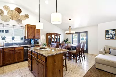 955 W 25 N, Clearfield, UT 84015 - Photo 4