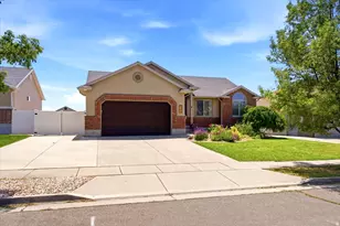 955 W 25 N, Clearfield, UT 84015 - Photo 2