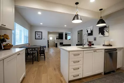 167 E 200 N, Provo, UT 84606 - Photo 14