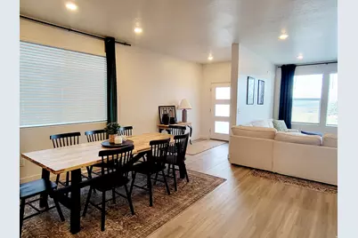 933 W Sunspear Dr, Saratoga Springs, UT 84045 - Photo 4