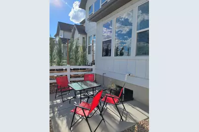 933 W Sunspear Dr, Saratoga Springs, UT 84045 - Photo 4