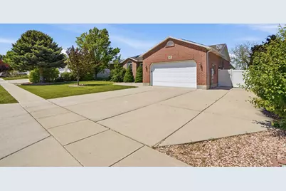 4684 W Sunny Meadow Dr S, South Jordan, UT 84095 - Photo 2