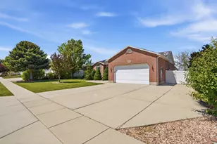 4684 W Sunny Meadow Dr S, South Jordan, UT 84095 - Photo 2