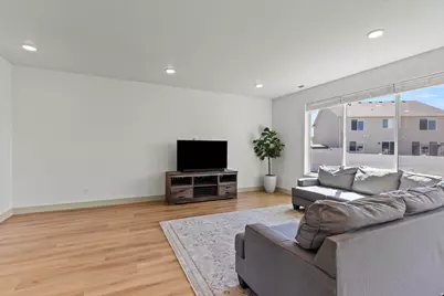 632 S 720 E, Hyrum, UT 84319 - Photo 4