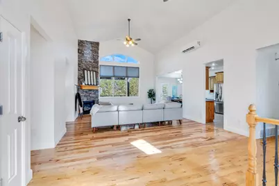10475 N Canterbury Dr, Highland, UT 84003 - Photo 8