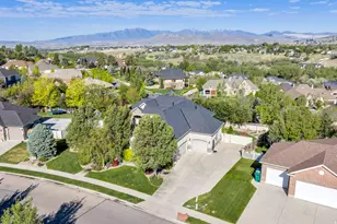 10475 N Canterbury Dr, Highland, UT 84003 - Photo 2