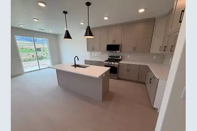 1249 S 780 E, Hyrum, UT 84319 - Photo 2
