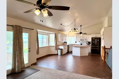 799 E Main St, Grantsville, UT 84029 - Photo 4