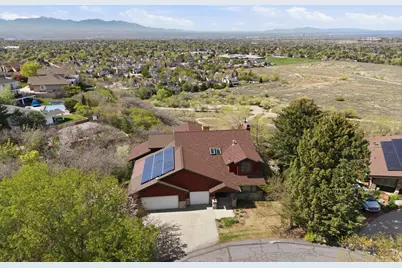 8 Altawood Dr S, Sandy, UT 84092 - Photo 2