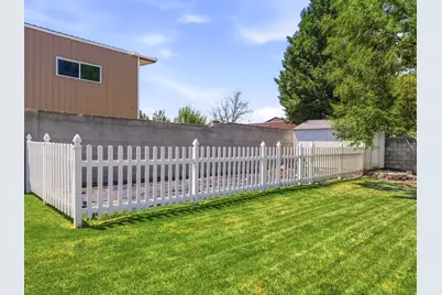 2601 W Bridle Oak Dr, South Jordan, UT 84095 - Photo 32