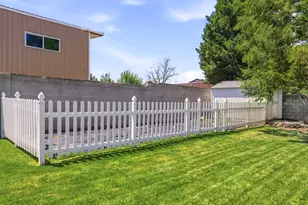 2601 W Bridle Oak Dr, South Jordan, UT 84095 - Photo 32