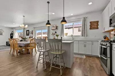 606 S Ravenwood Ln, Saratoga Springs, UT 84045 - Photo 8