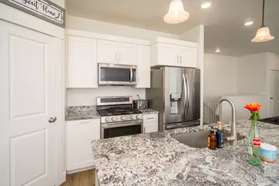 592 E 600 S, Hyrum, UT 84319 - Photo 4