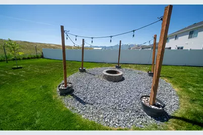 592 E 600 S, Hyrum, UT 84319 - Photo 32