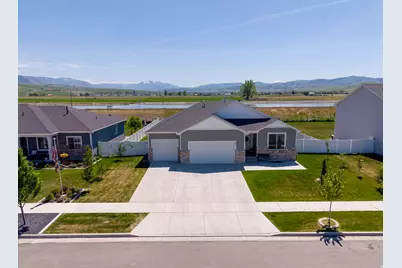 592 E 600 S, Hyrum, UT 84319 - Photo 2