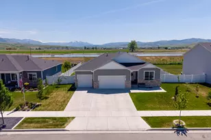 592 E 600 S, Hyrum, UT 84319 - Photo 2