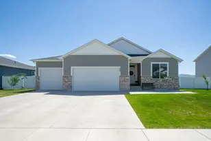 592 E 600 S, Hyrum, UT 84319 - Photo 1