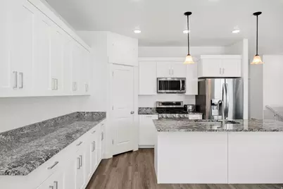 592 E 600 S, Hyrum, UT 84319 - Photo 10