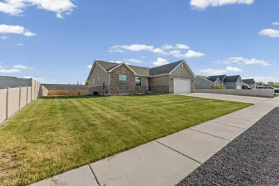 662 E 100 N, Tremonton, UT 84337 - Photo 2