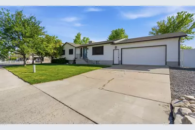 1438 N Trinnaman Ln W, Lehi, UT 84043 - Photo 4