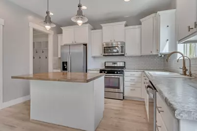8069 N Quarter Mile Dr, Eagle Mountain, UT 84005 - Photo 12