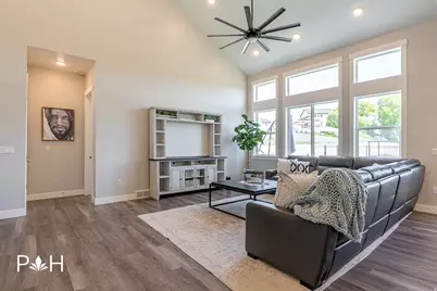 781 W 85 S, Hyrum, UT 84319 - Photo 6