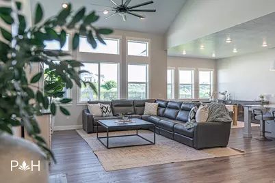 781 W 85 S, Hyrum, UT 84319 - Photo 4