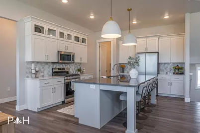 781 W 85 S, Hyrum, UT 84319 - Photo 10