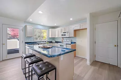 4584 W Carriage Ln, Cedar Hills, UT 84062 - Photo 10