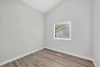 112 W Crystal Bay Dr, Stansbury Park, UT 84074 - Photo 12