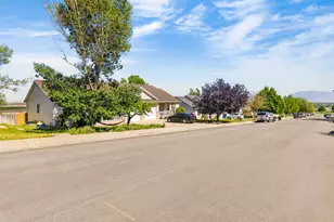 307 N Peach St, Santaquin, UT 84655 - Photo 8