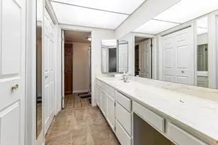 5839 S Waterbury Dr E, Holladay, UT 84121 - Photo 14