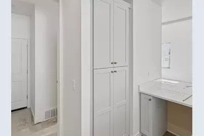 7624 S Clipper Hill Rd W #302, West Jordan, UT 84081 - Photo 8
