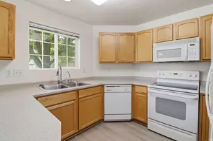 2083 N Morning Star Dr, Saratoga Springs, UT 84045 - Photo 10