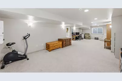 914 N 400 W, Centerville, UT 84014 - Photo 24