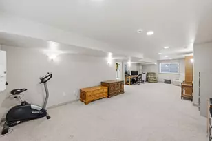 914 N 400 W, Centerville, UT 84014 - Photo 24