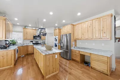 914 N 400 W, Centerville, UT 84014 - Photo 6