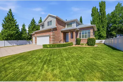 914 N 400 W, Centerville, UT 84014 - Photo 2